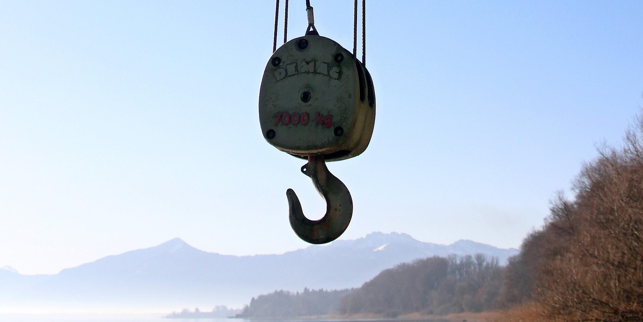 額縁の重量と石膏ボードの耐荷重について
