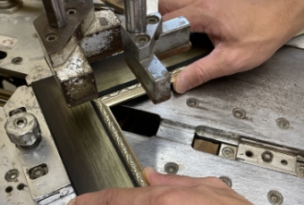 直営額縁工場に飾る品物をお持ちください