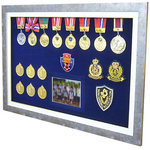 メダルとエンブレム