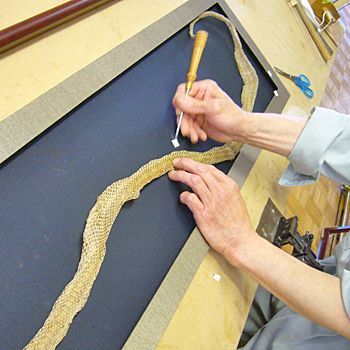 額装実例6 縁起物・蛇の抜け殻