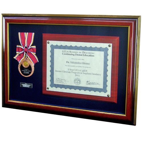 UCLA終了証とメダル