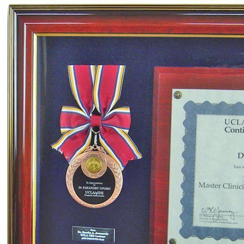 UCLA終了証とメダル