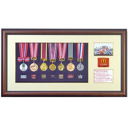 少年野球のメダルと写真