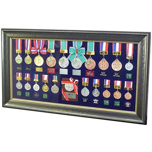 たくさんのメダル