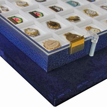 ケース付きのピンバッジ