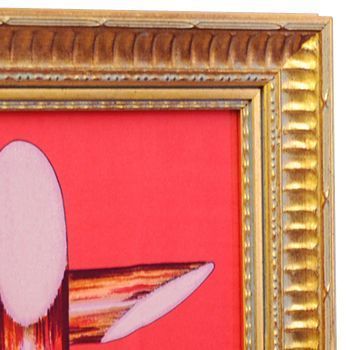 赤のスカーフを金の額縁に