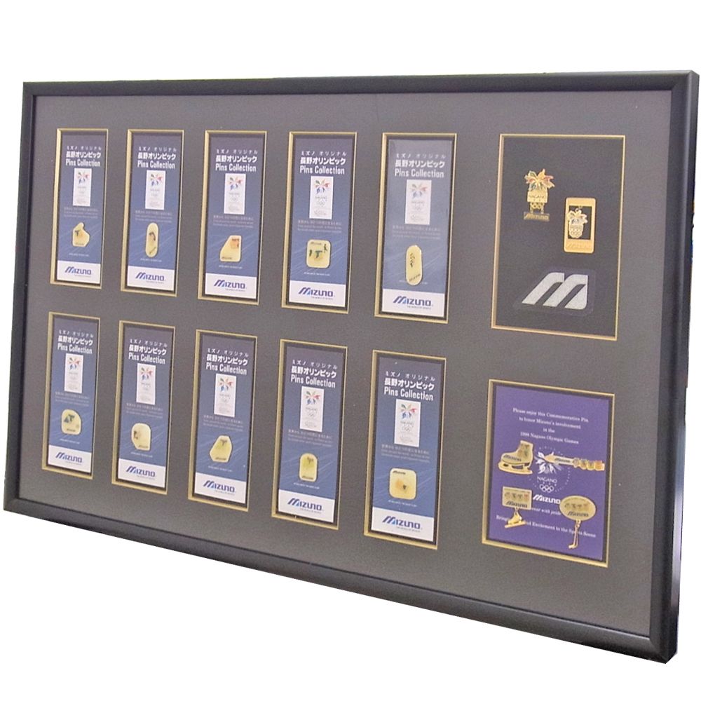 台紙付きのピンバッジ