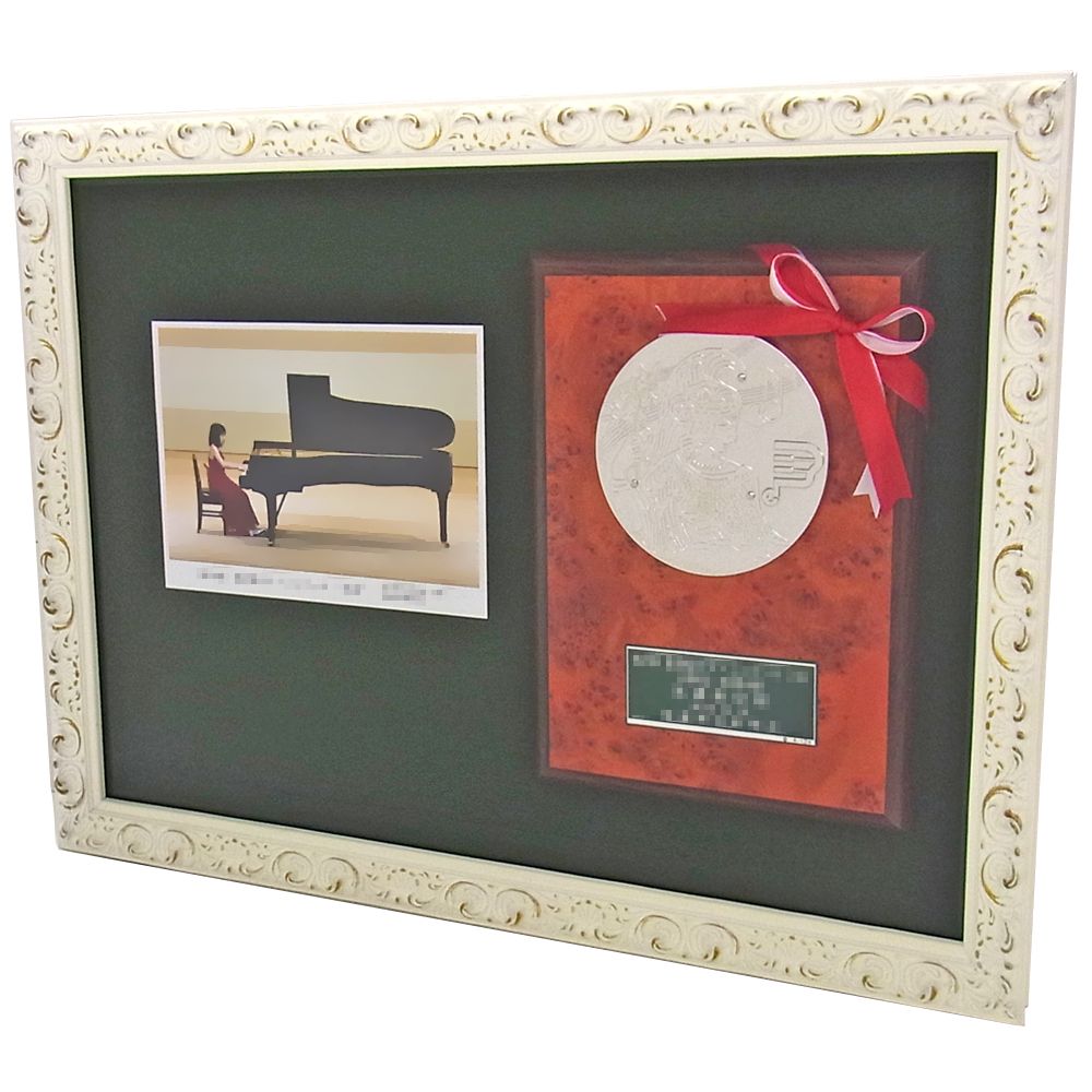 ピアノ発表会 盾と写真