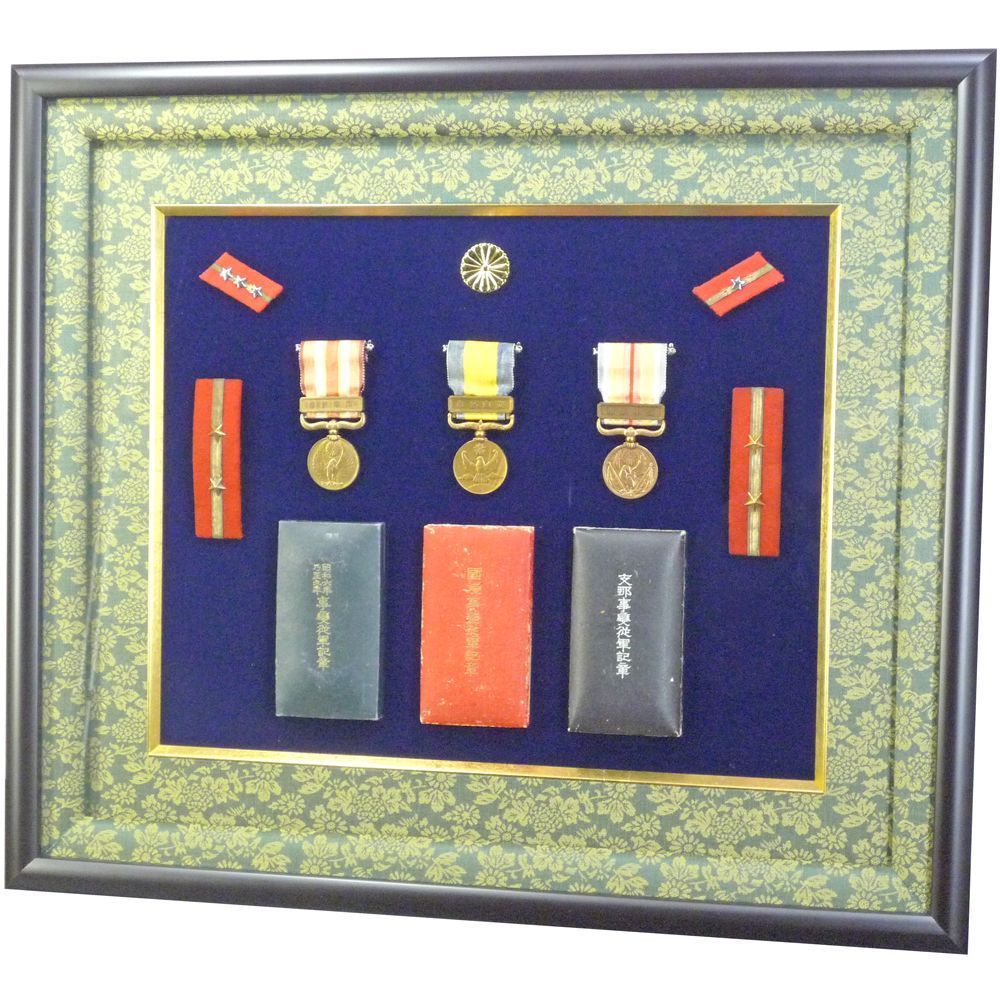 従軍記章と襟章、肩章