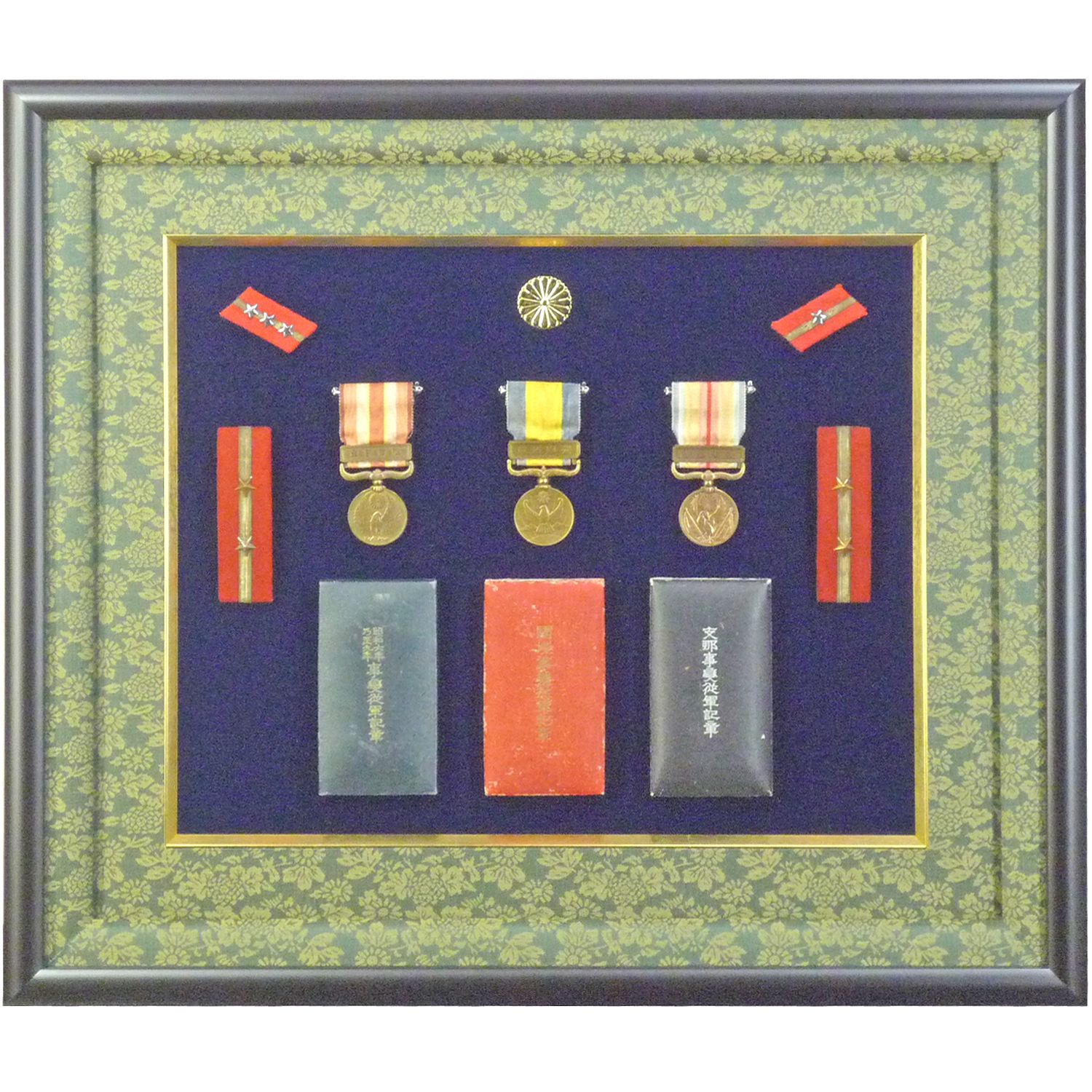 従軍記章と襟章、肩章