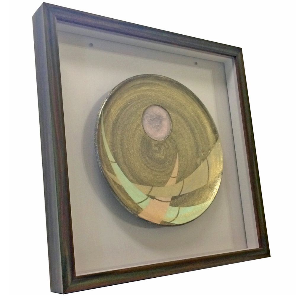 アクリルに固定されたお皿