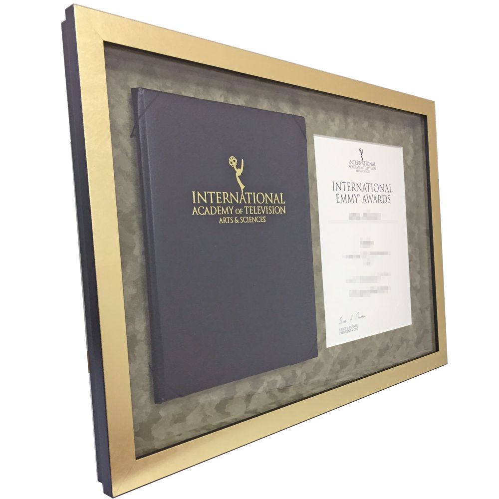 証書と証書ホルダー