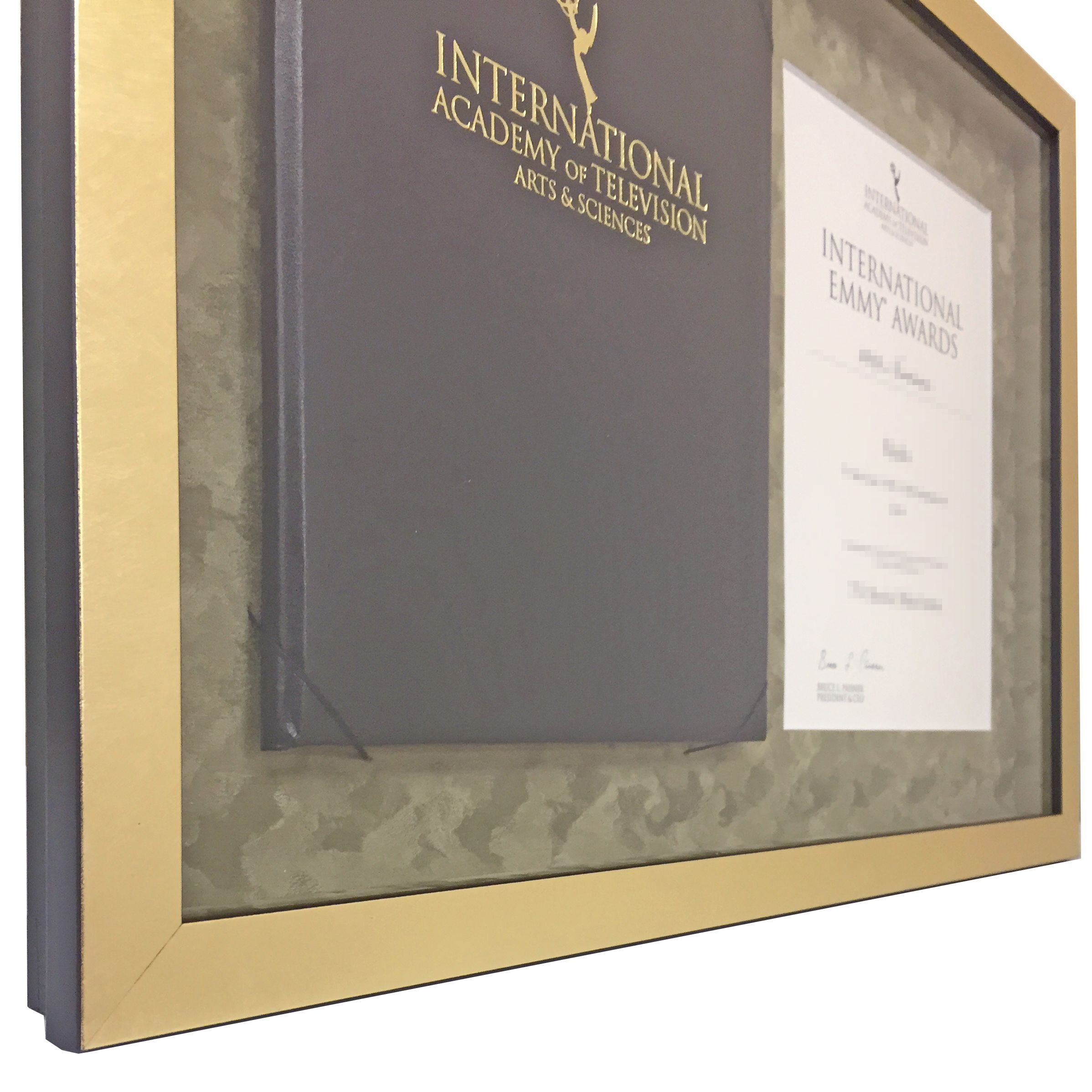 証書と証書ホルダー