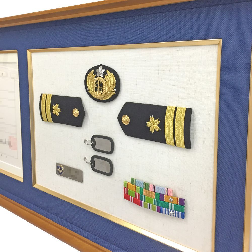 額装実例2 海上自衛隊 辞令書/帽章他