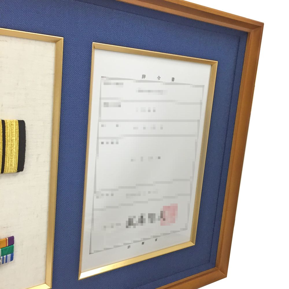 額装実例3 海上自衛隊 辞令書/帽章他