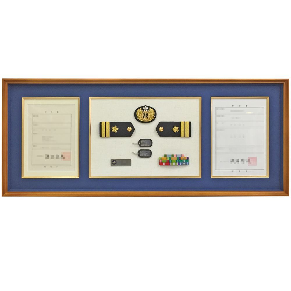 額装実例7 海上自衛隊 辞令書/帽章他
