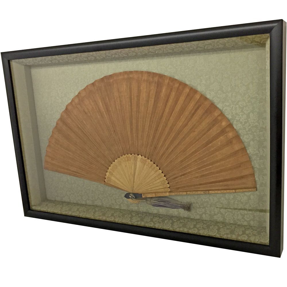 房飾りの付いた扇子