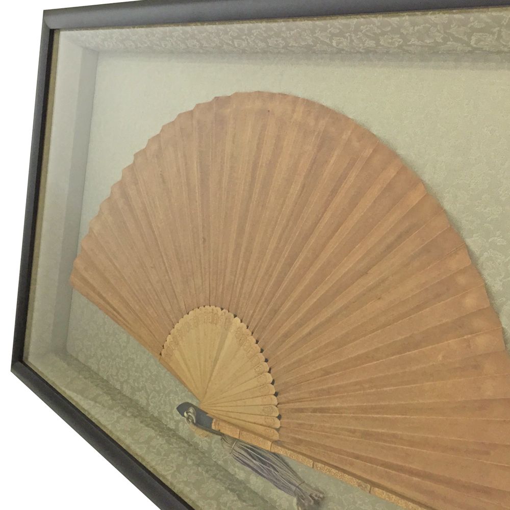 房飾りの付いた扇子