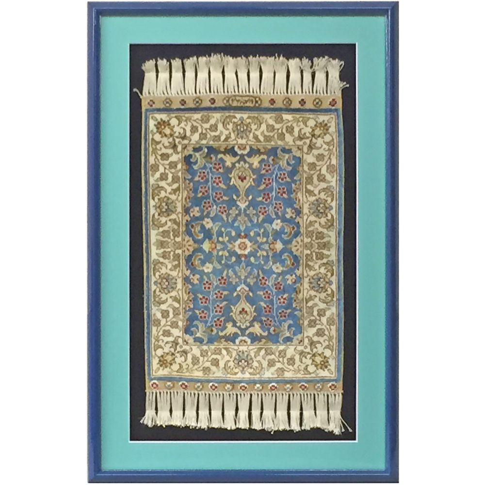絨毯をブルーの額縁で