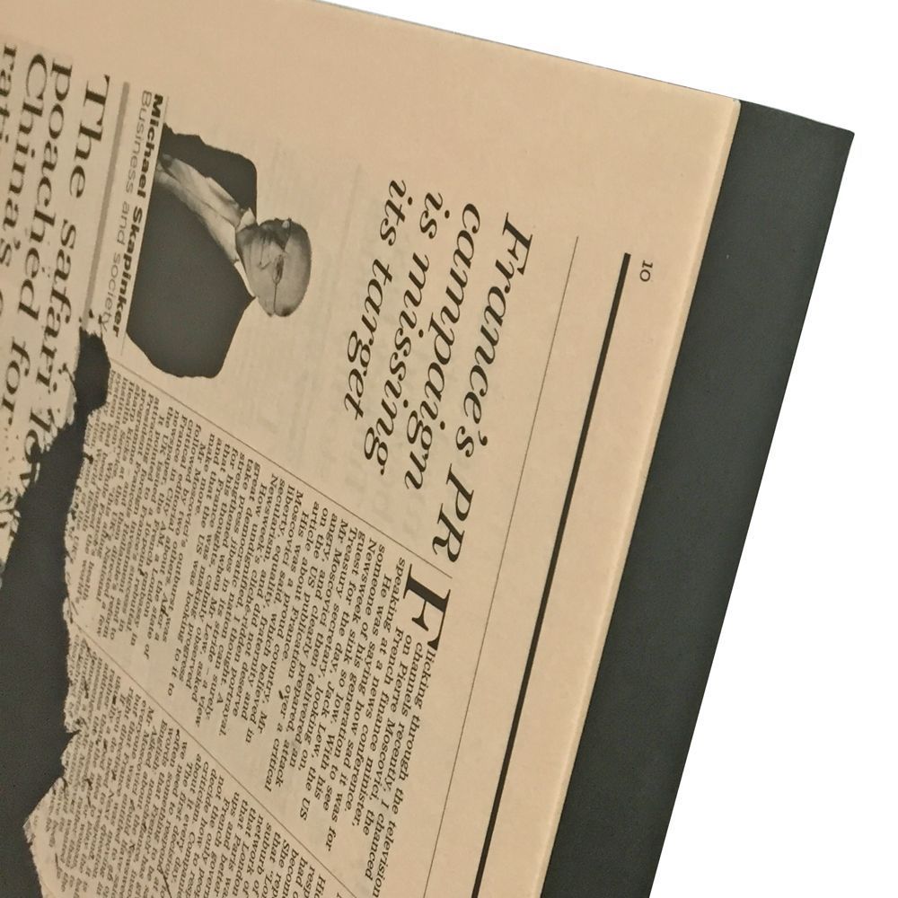 額装実例3 英字新聞に書かれた書