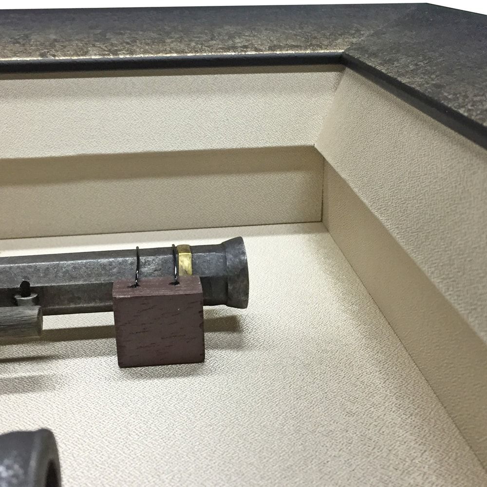 額装実例3 火縄銃のレプリカ