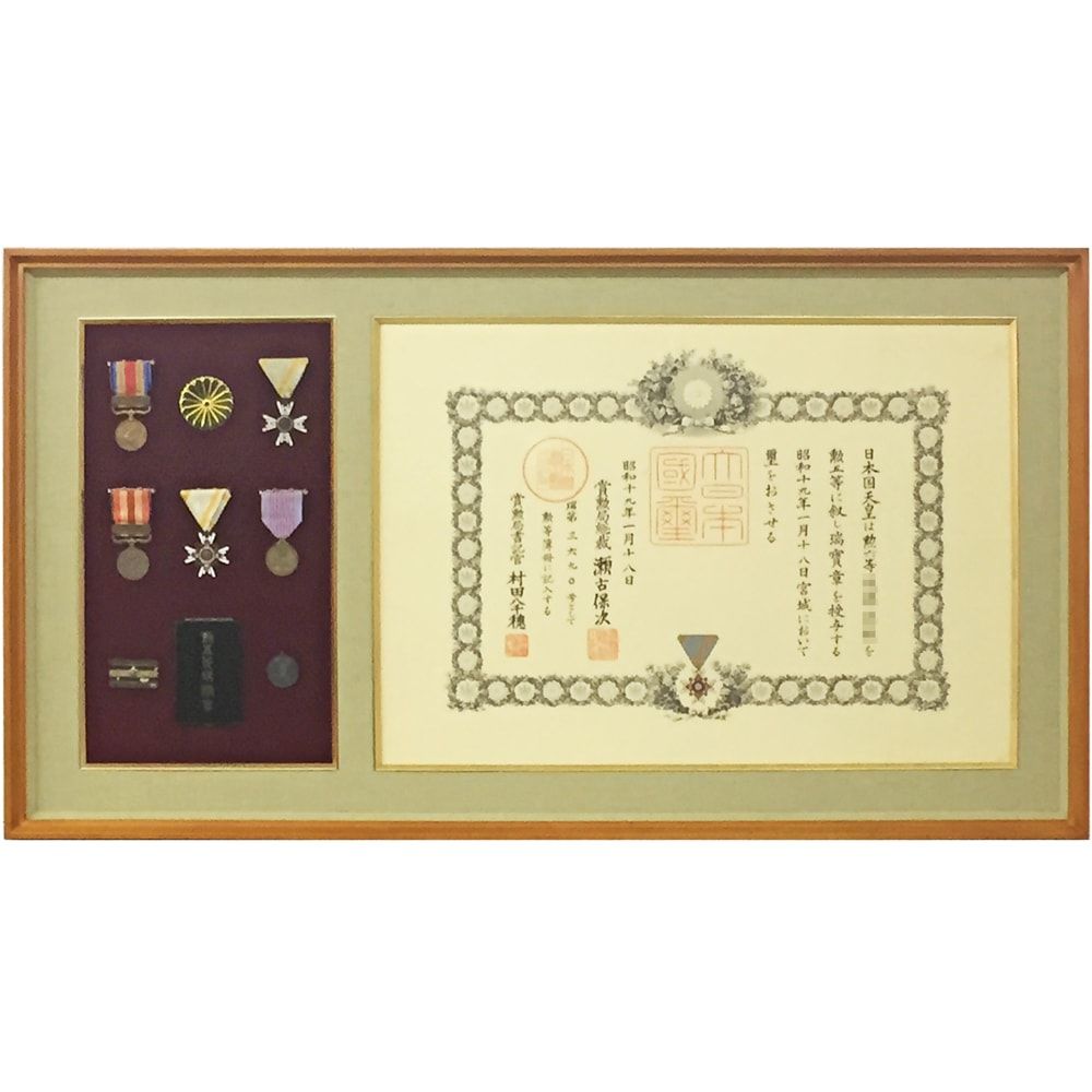 勲章と従軍記章、陸軍襟章