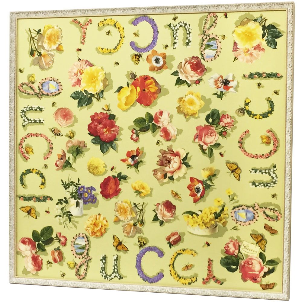 グッチ 花柄のスカーフ