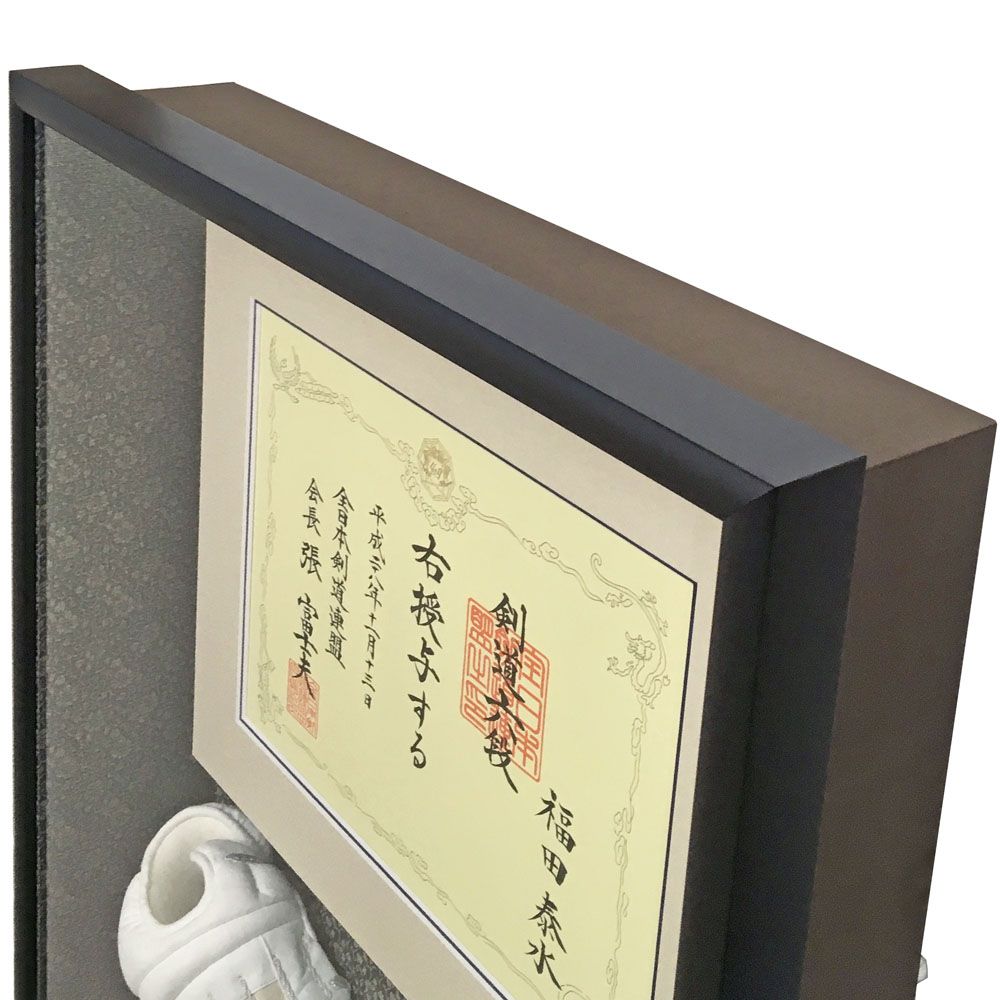 額装実例4 剣道昇段記念 証書と小手