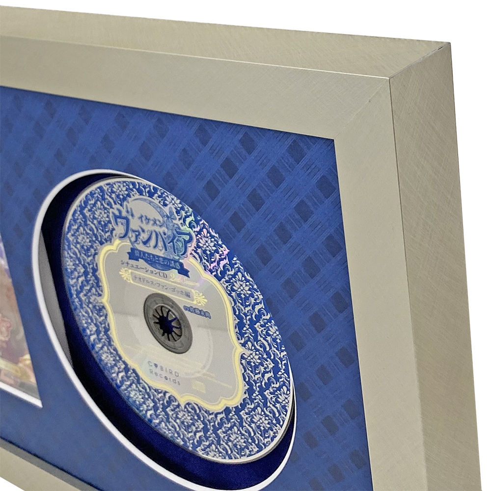 額装実例4 CDジャケットとCD 缶バッジ