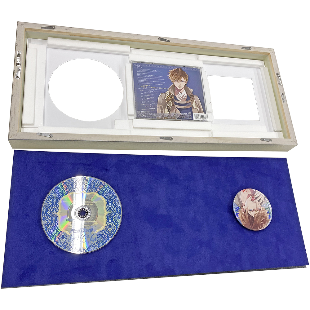 額装実例5 CDジャケットとCD 缶バッジ