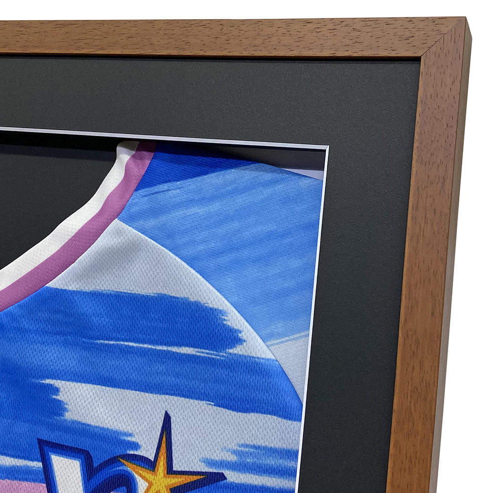 サイン入ユニフォームと色紙