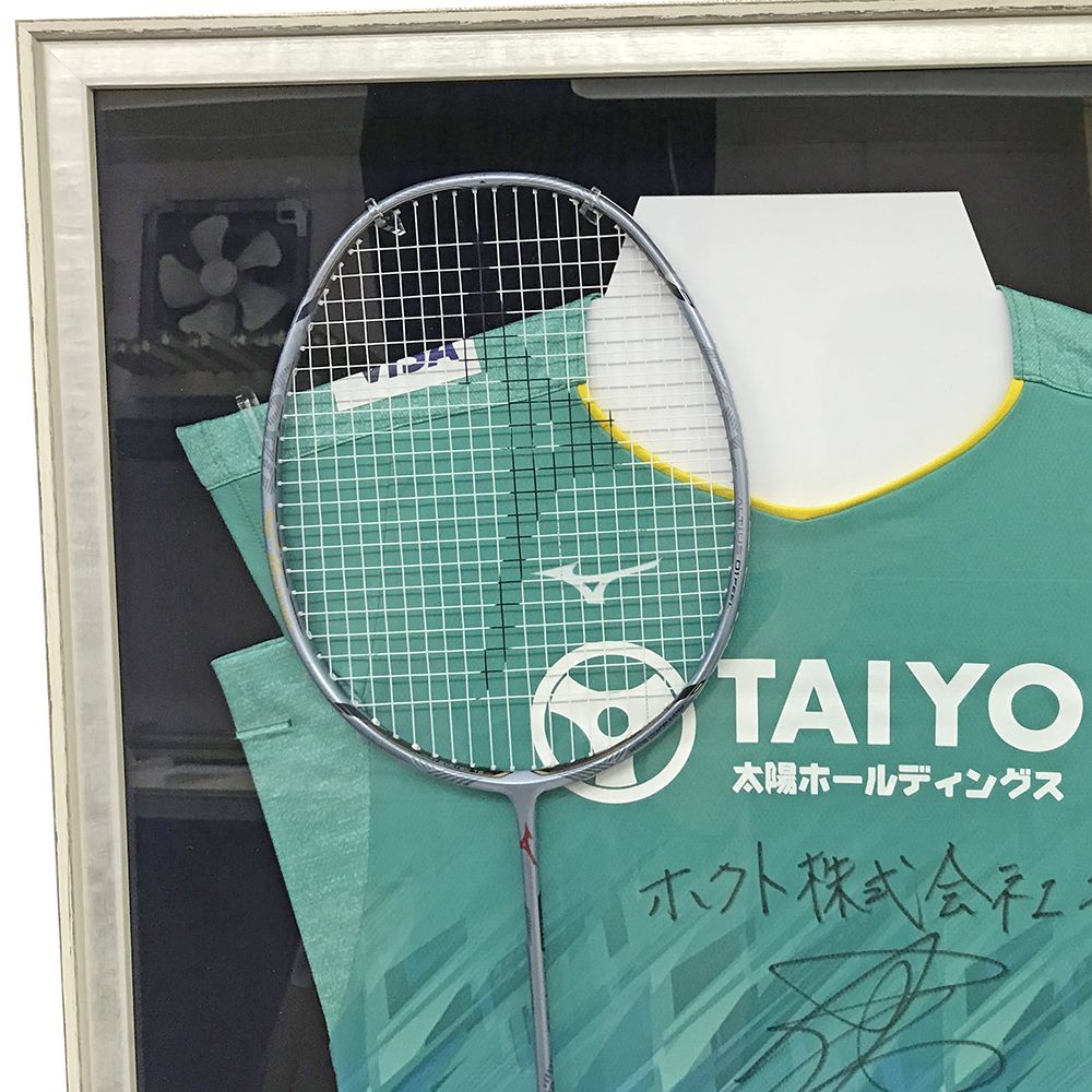 ラケットとユニフォーム