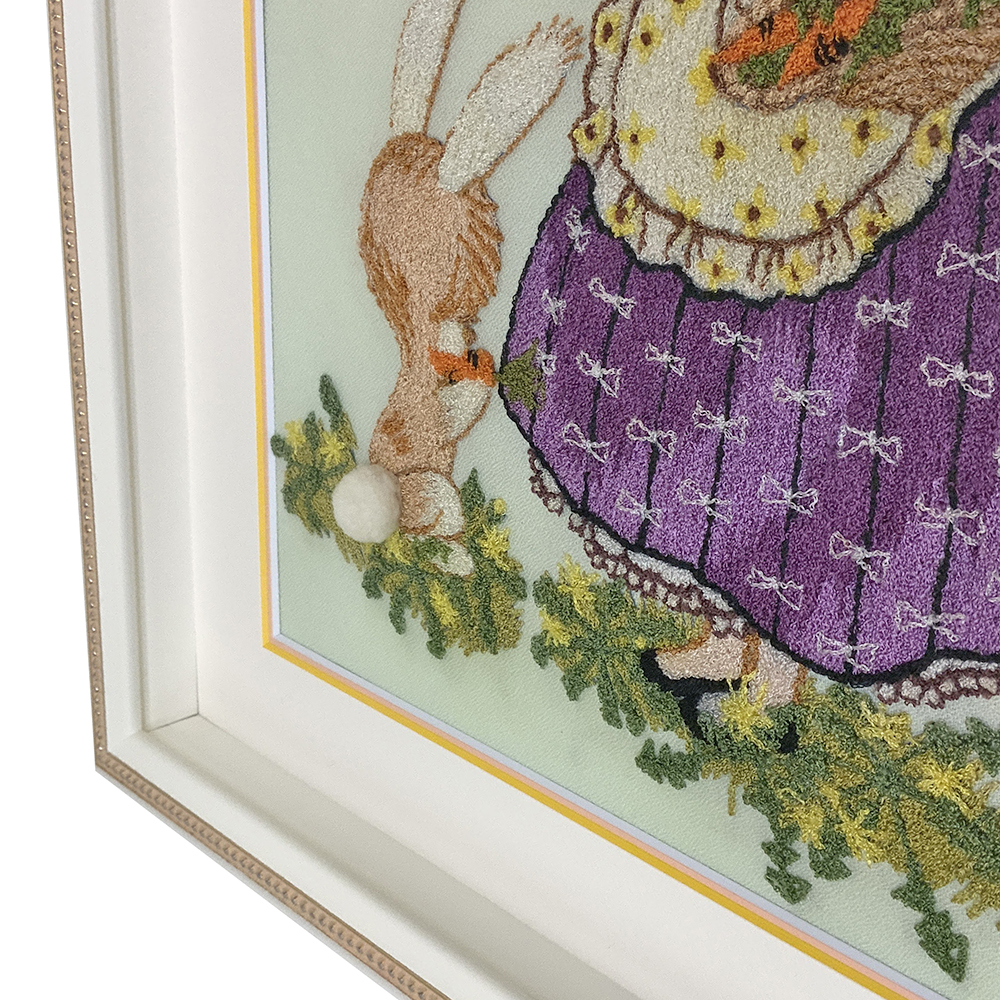 額装実例4 文化刺繍 女の子とウサギ