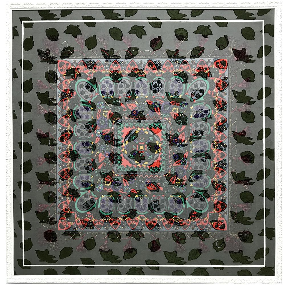 透け感の強いスカーフ