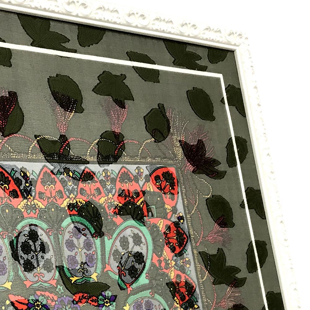 透け感の強いスカーフ