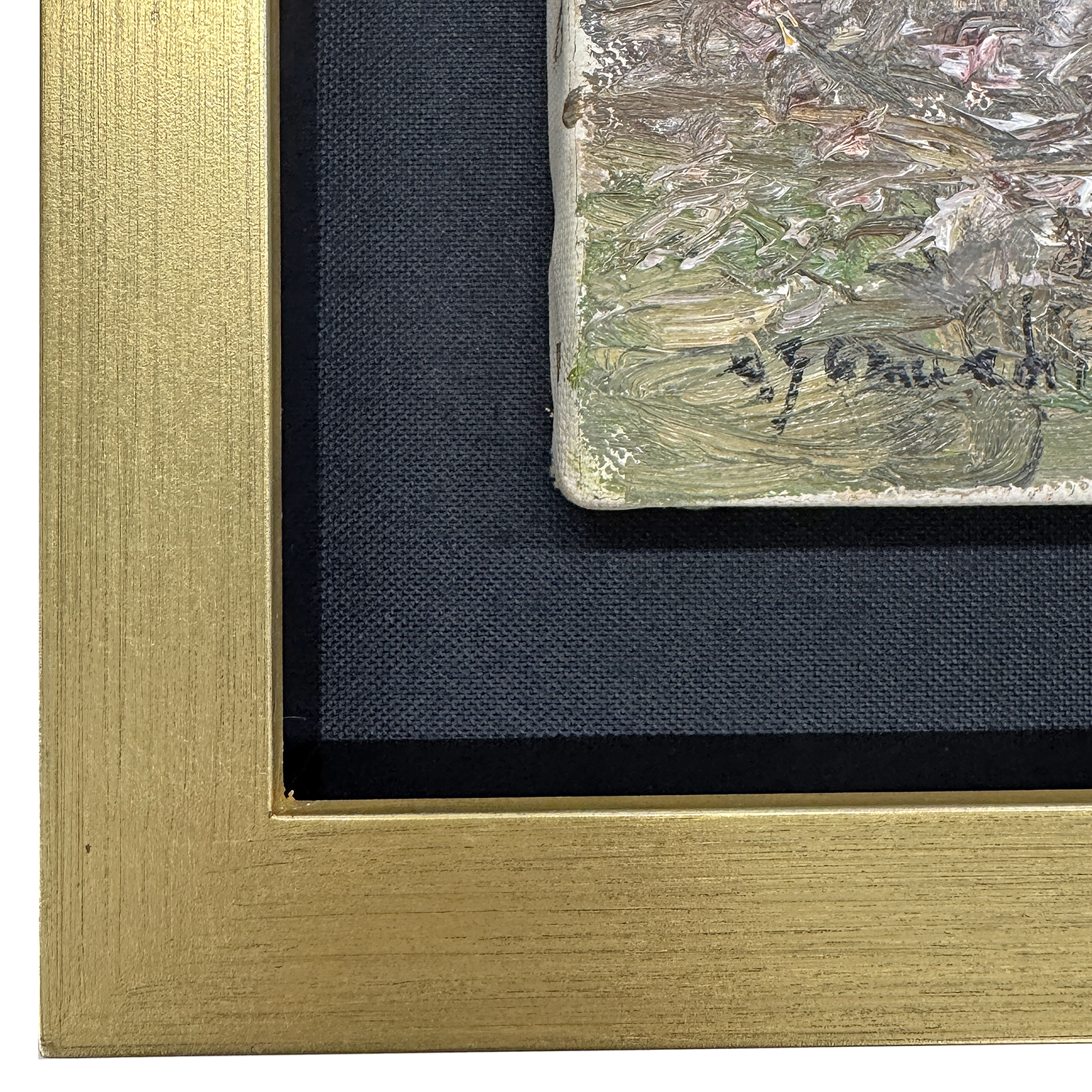 浮かし額 角箱(金銀) 安定感のあるフレーム幅、金と銀の箔仕上げによる