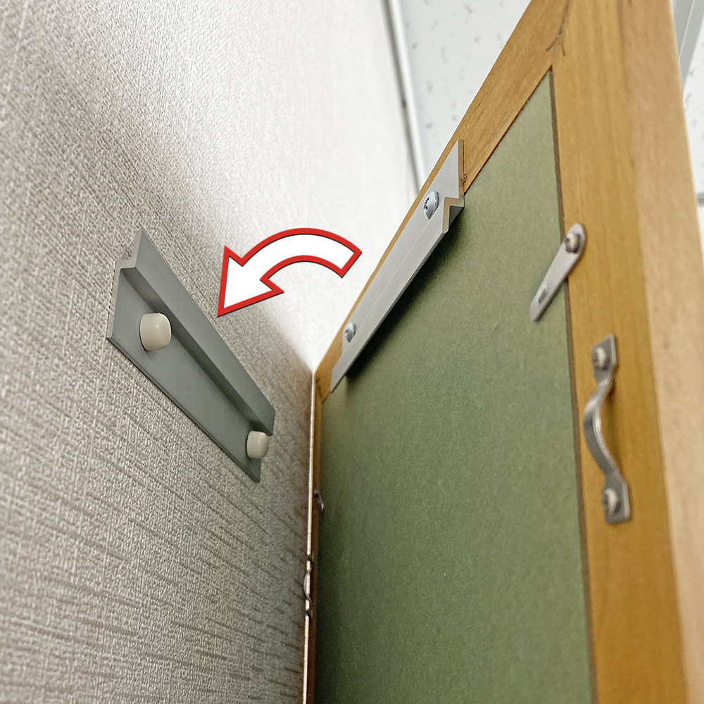 水平器付きハンガーレール 石膏ボードにも対応可能!ドッコ式の額吊り