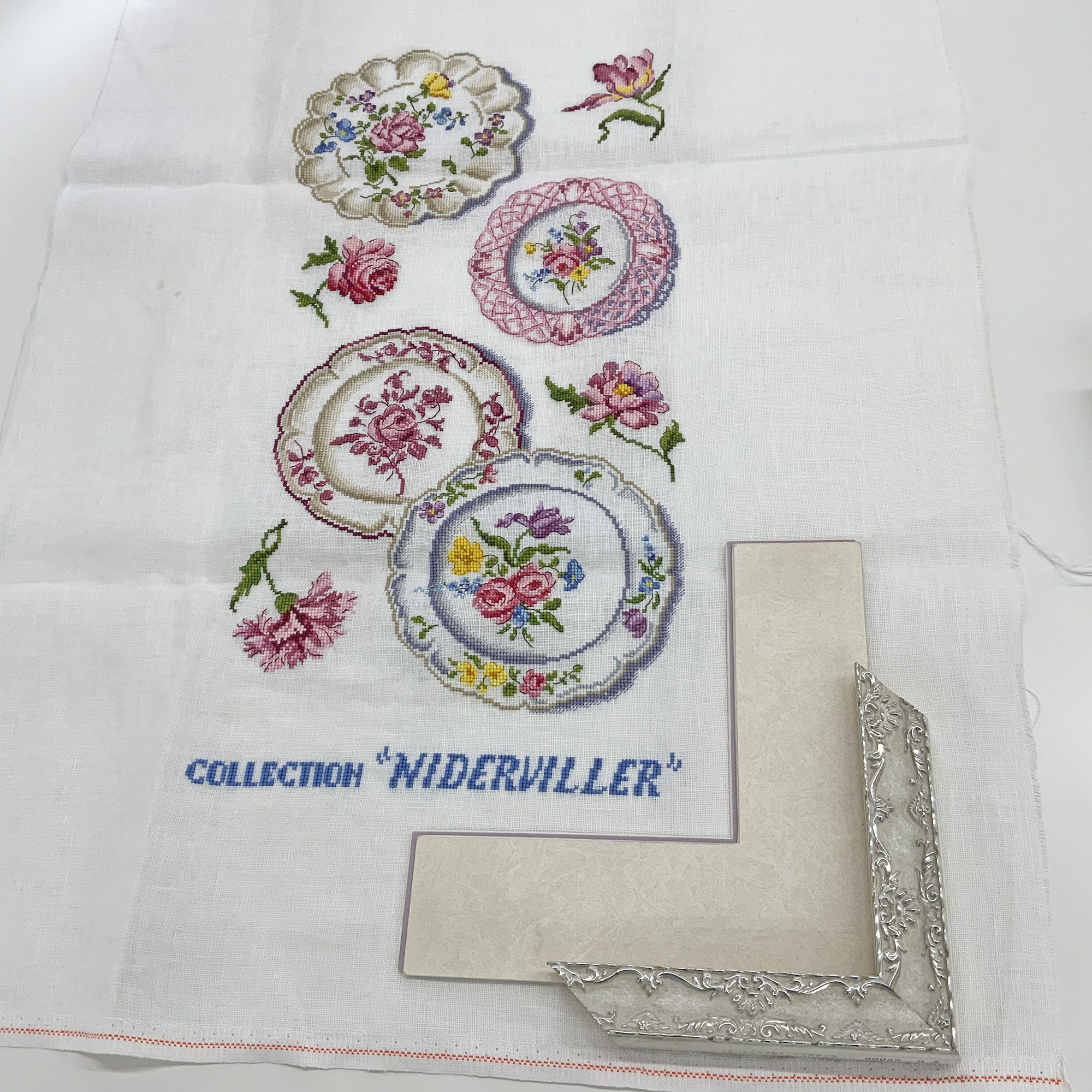 額装実例8 刺繍 アンティーク陶磁器