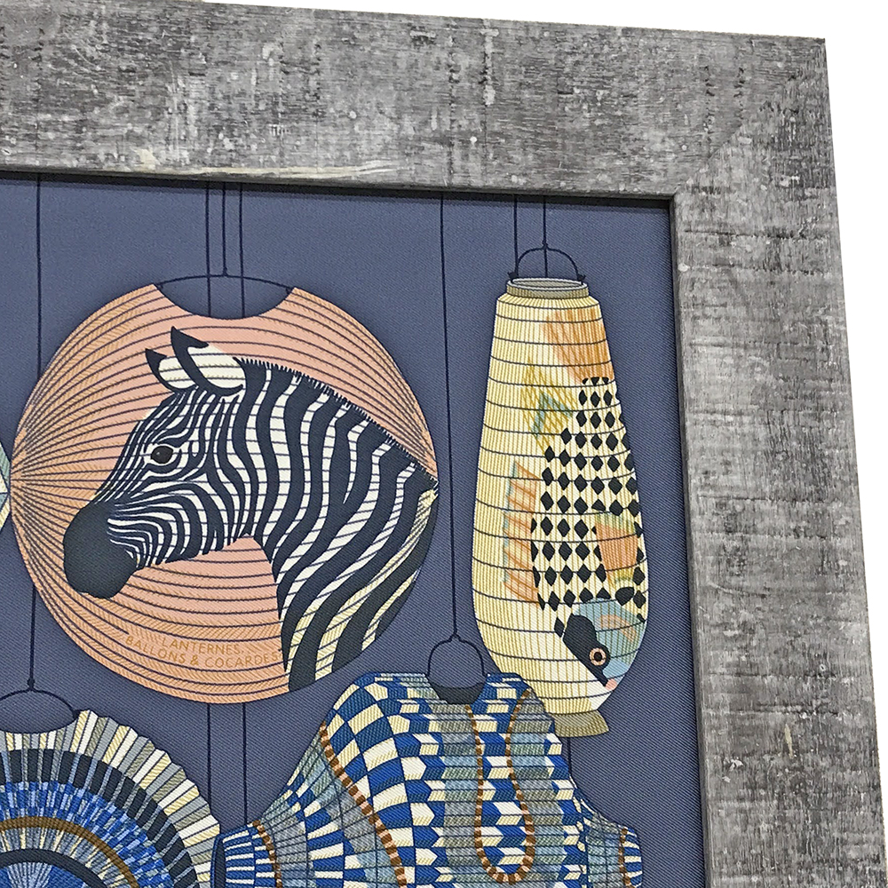 ランタン、風船、帽章