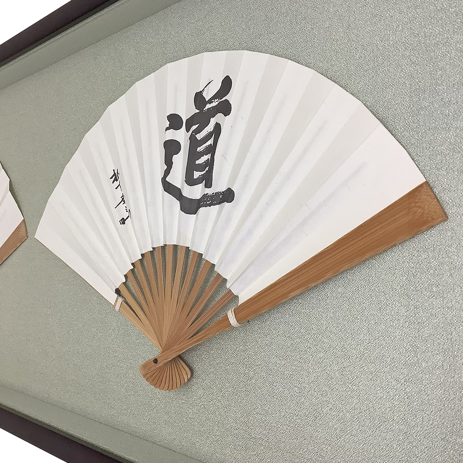 額装実例4 扇子を横並びに3つ