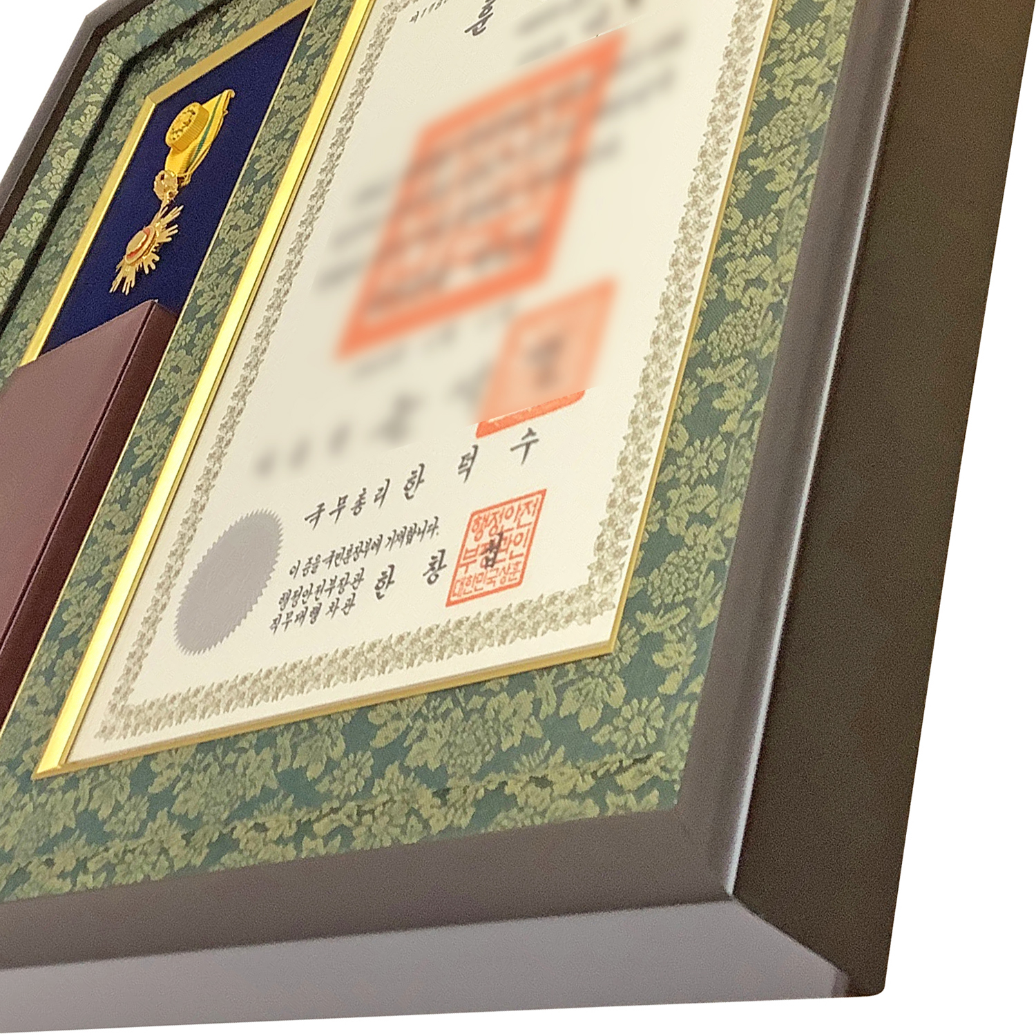 額装実例4 韓国 国民勲章と勲章証
