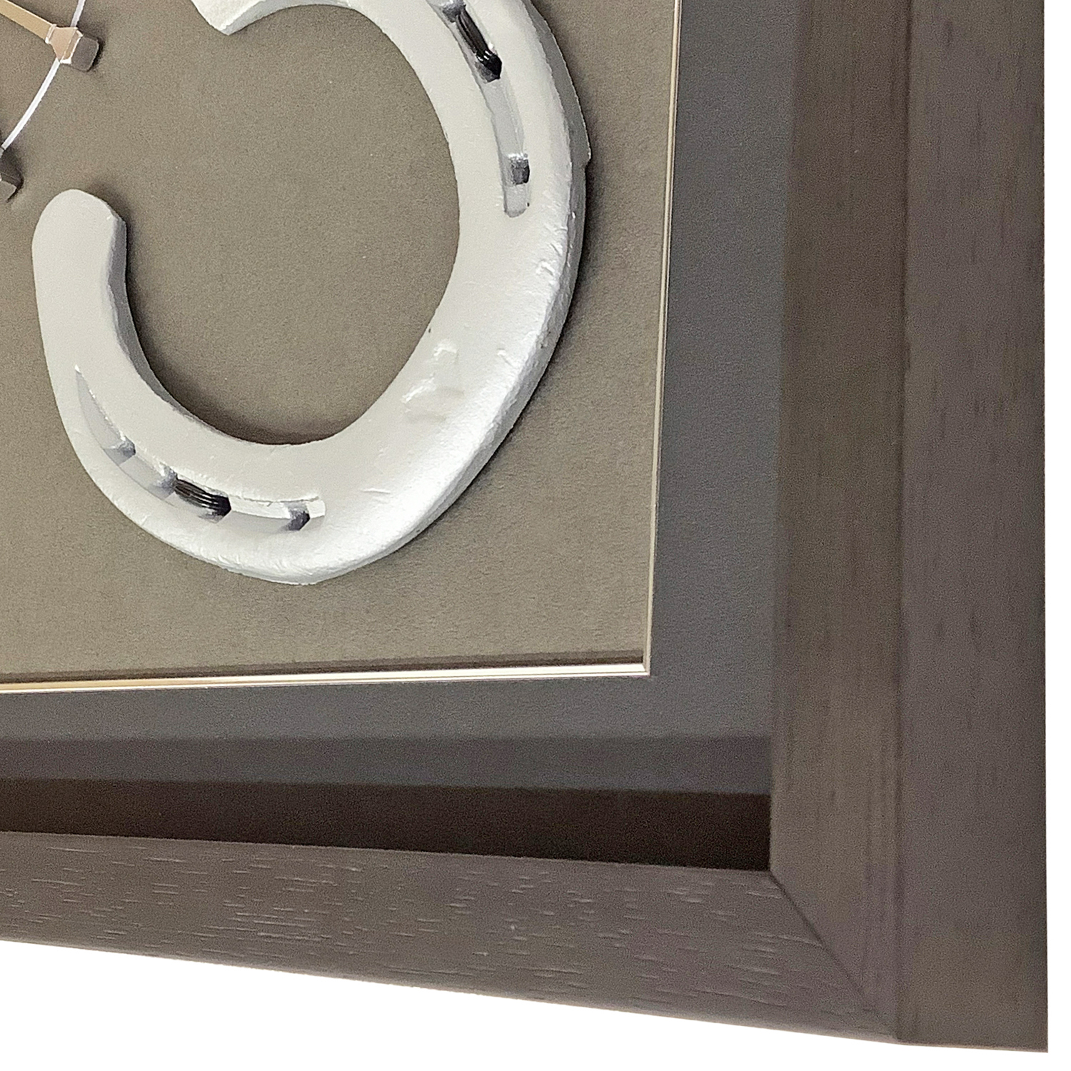 蹄鉄4つ、釘12本の額装