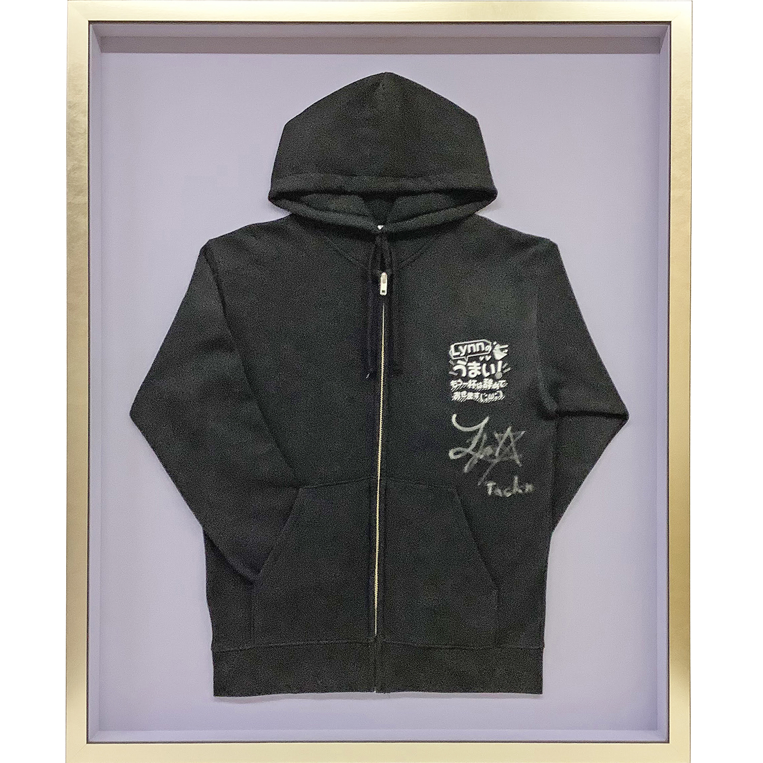 声優Lynnさんのサイン入りパーカー