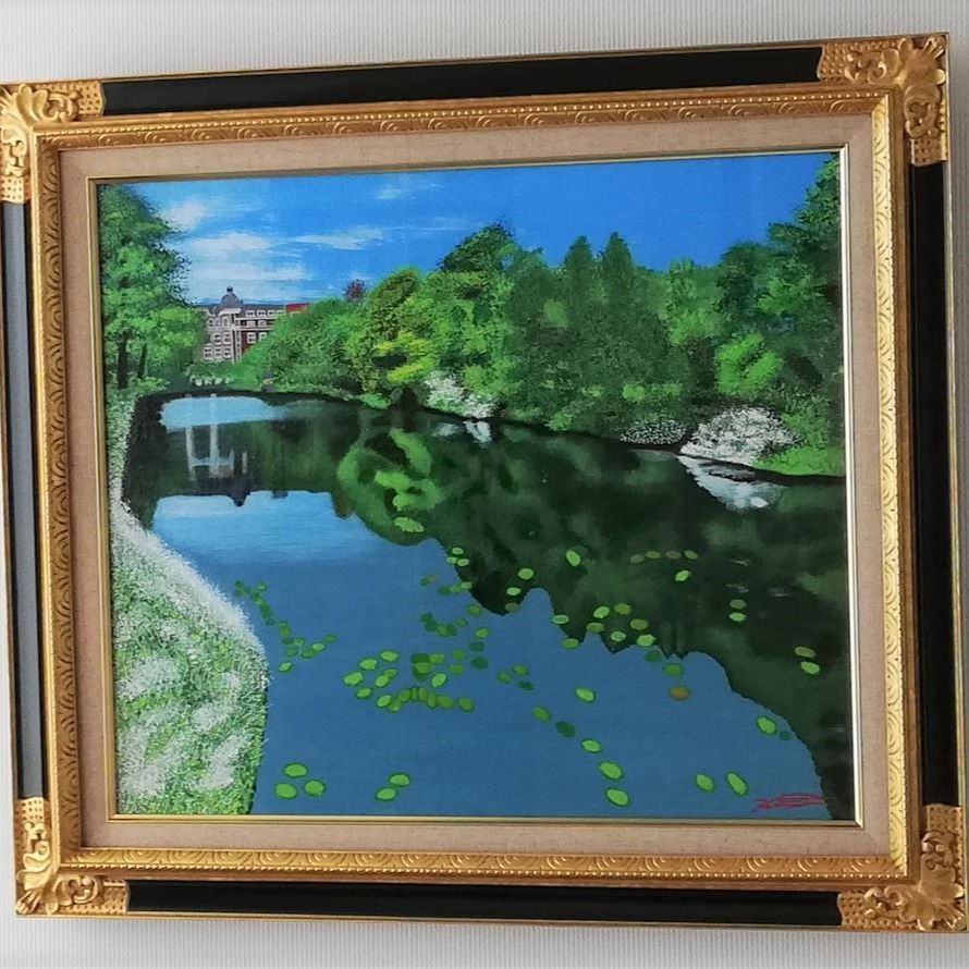 油絵額縁 8904 他に類似の無いデザインが特徴。メリハリの利いた