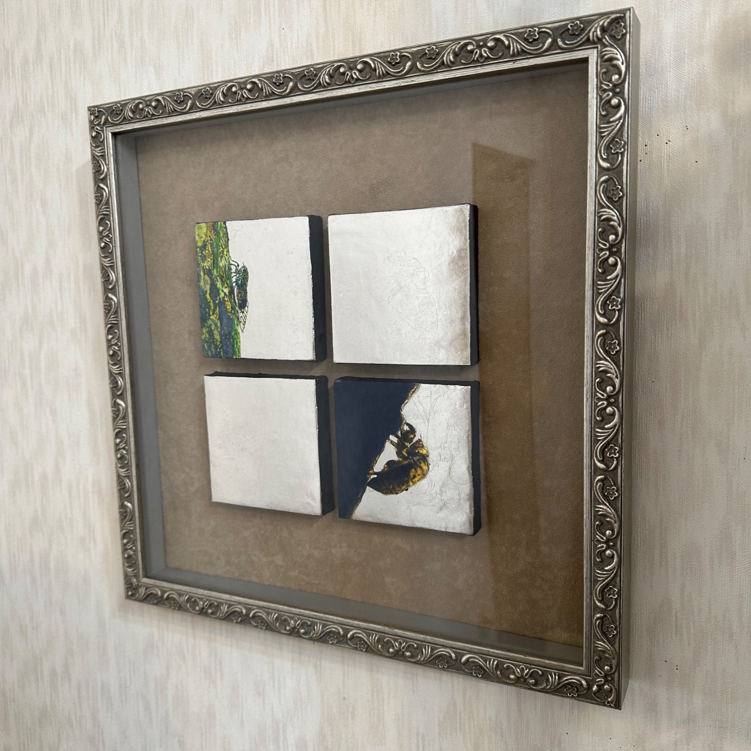 タイル4枚をセットで飾りました