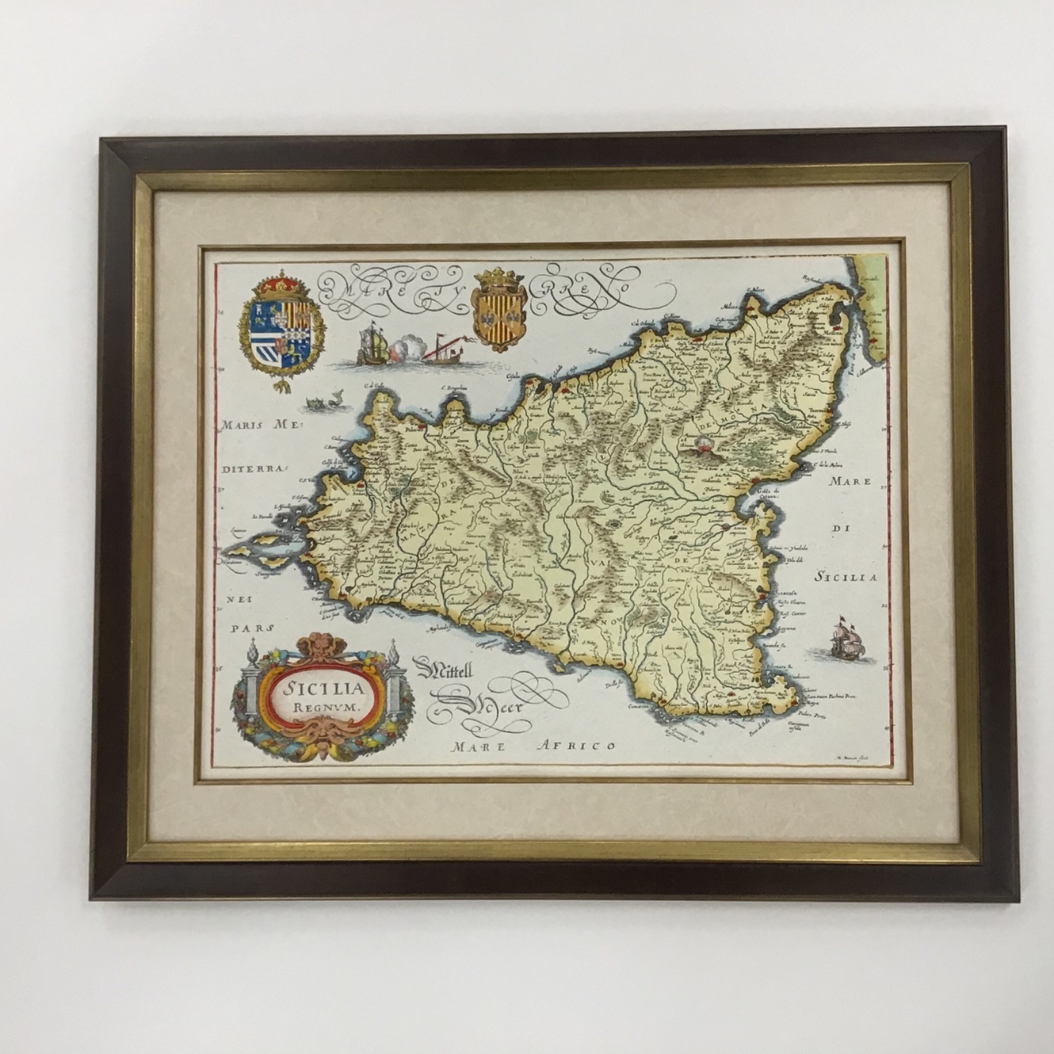  額縁のタカハシ川中島本店 1