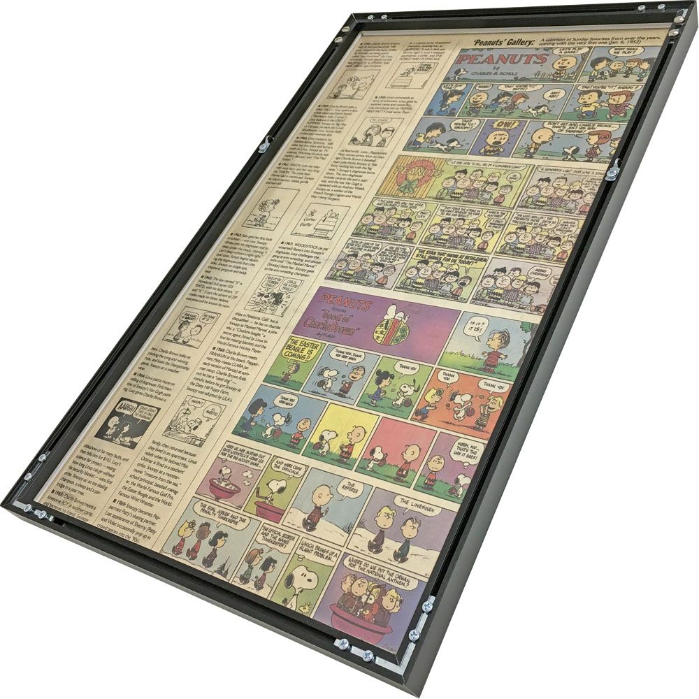 ピーナッツ最終回 新聞 スヌーピーが登場する漫画の最終回 紙面の両面を見せての額装です