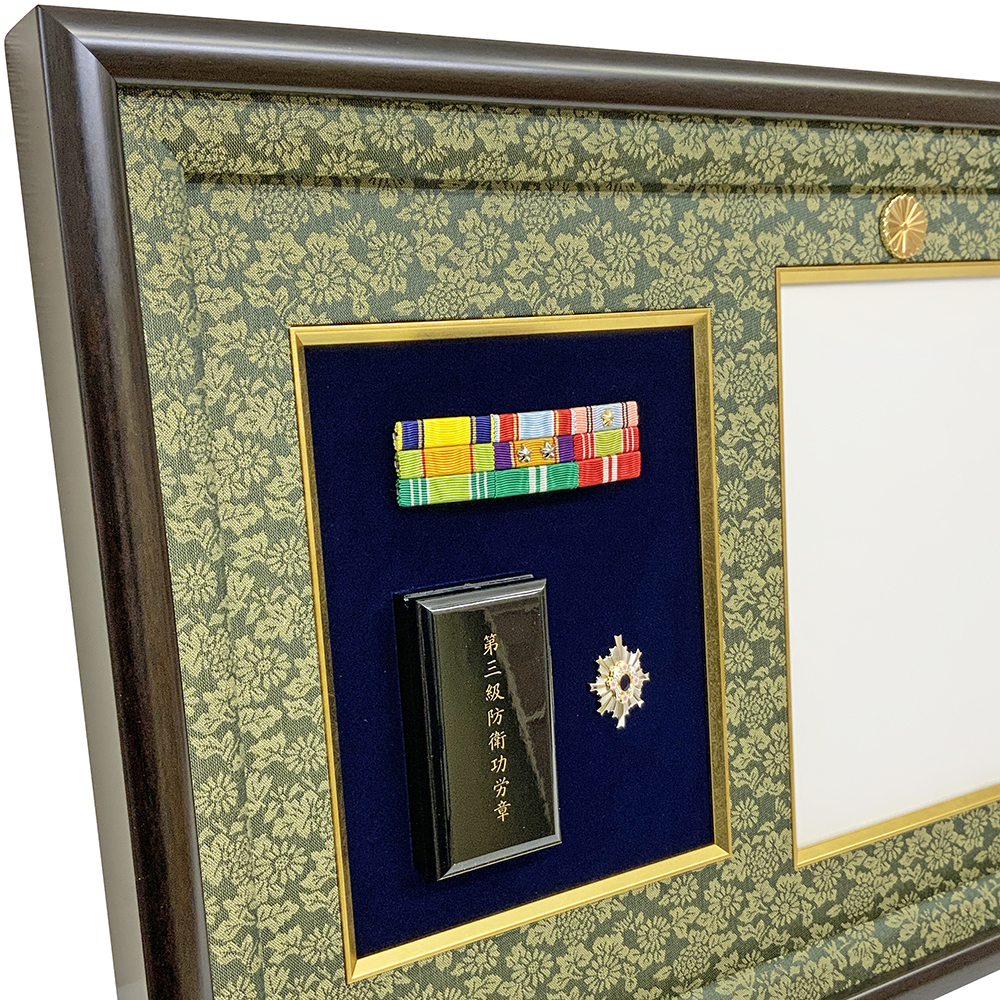 防衛功労章と防衛記念章 防衛記念章の彩りが目を引く、自衛隊任務の証 ...